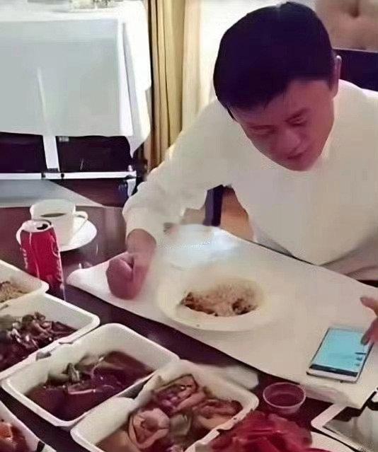 雷军和马云的午餐，你悟出了什么？ ​