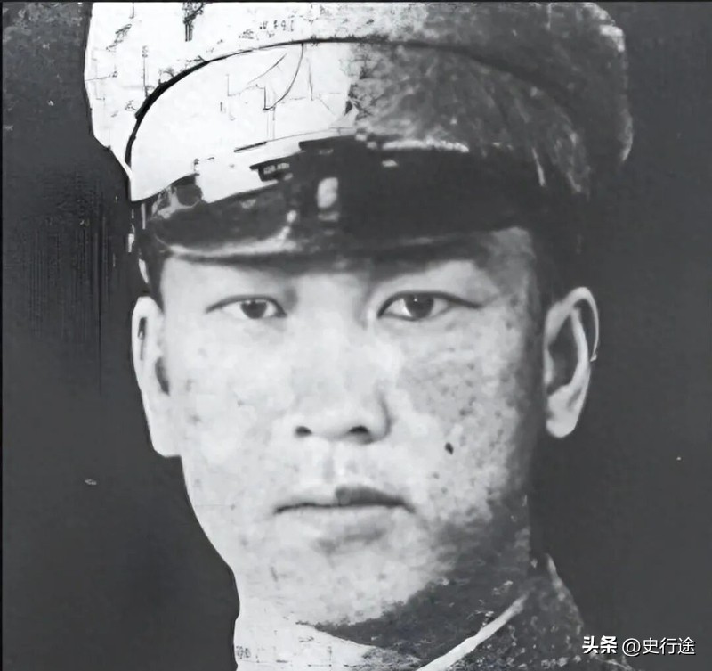 1949年，张治中的女婿第120军军长周嘉彬，既不抵抗，也不起义，而是直接下令就地解散部队，悄悄放走大牢里的政治犯，随后只带了一本《曾国藩家书》，默默出走香港。

1949年10月1日，甘肃酒泉公布了一份部队整编命令。
原国民党第120军直属队、第173师、第245师残部，被合编为人民解放军第四军独