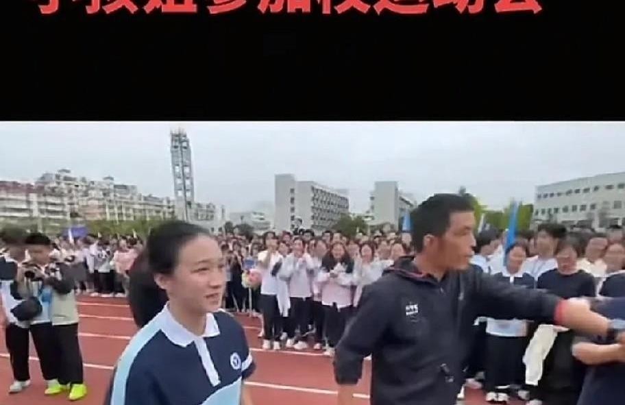 亚运三金一银得主陈妤颉，回宁波效实中学参加校运会了。不过她没混进高三队伍里跑，而是以学生代表身份演讲，还和机器人来了场趣味赛跑。校方没有她正式报名普通学生短跑项目的记录，网上传的“混跑递水”情节也没官方信源证实。说实话，冠军回校不稀奇，稀奇的是大家总爱给她加戏。她安安静静当个学生代表，不比硬编的“松