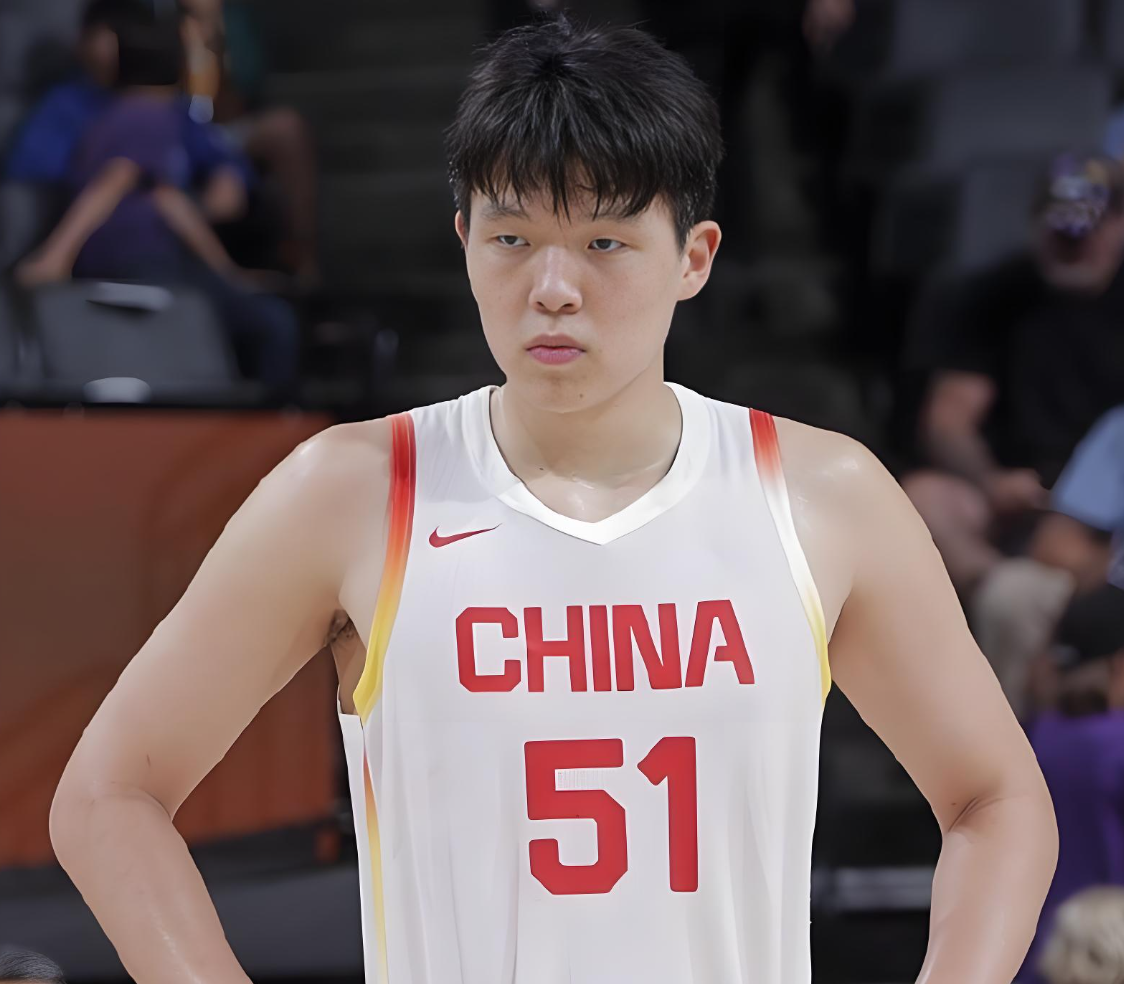 正式确认，杨瀚森因打NBA，无缘亚运会，无缘后面的世预赛！
2027男篮世界杯预选赛，中国男篮VS黎巴嫩男篮的比赛，最终，中国男篮89-87击败黎巴嫩队，如此一来，中国男篮也是拿到了第二阶段赛事的两连胜，以5胜3负的成绩，排在积分榜第三名。

本场比赛，中国男篮之所以能够拿下比赛胜利，一个最重要的因