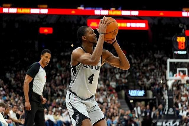 4月27日，季后赛G4，马刺114-93逆转开拓者，系列来到3-1。 ...