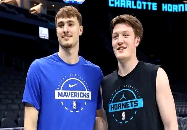 嘴上说不在乎，身体却很诚实。    独行侠状元弗拉格拿下最佳新秀，击败...