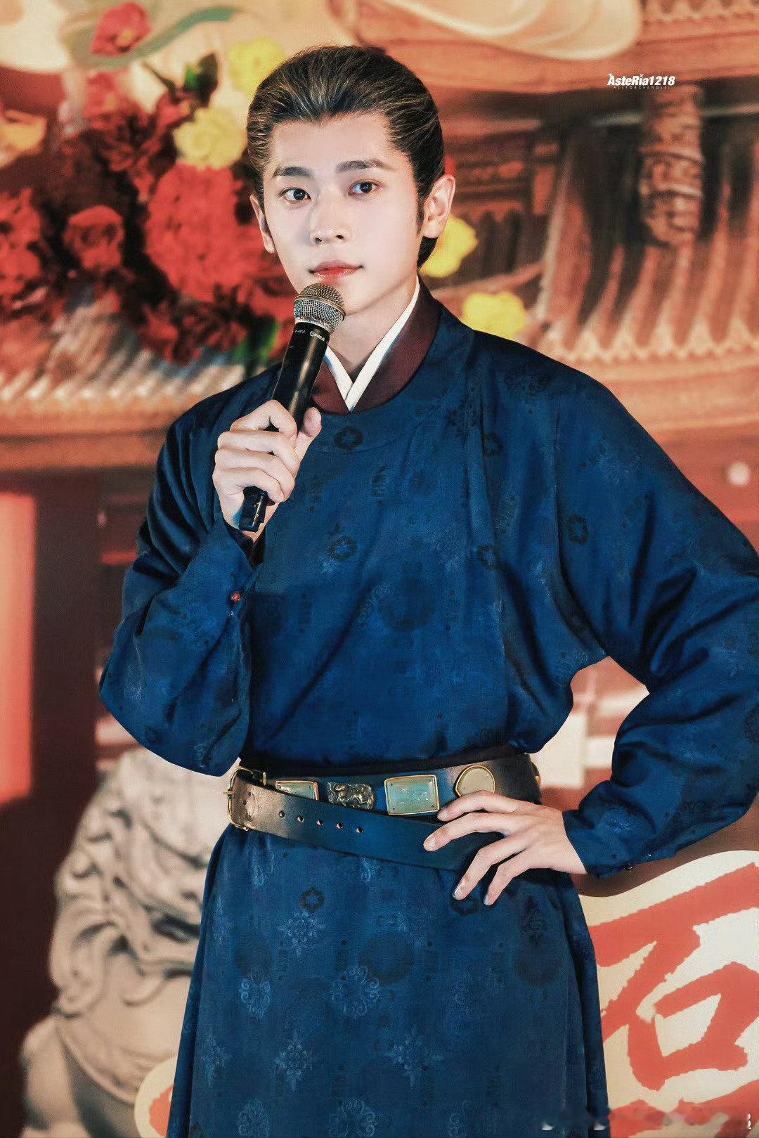 #丞磊[超话]##丞磊#小米18Pro系列体验官丞磊# CL#丞磊# 

“想用每日的温柔和月亮花换取一束光，最后将它们化作星河万顷赠予你.”



丞磊玉簟秋    ｜丞磊虞昶轩
丞磊许你星河千里｜丞磊程琢 ​