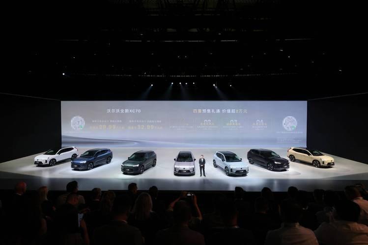 “30万内拿下沃尔沃四驱混动？” 听到销售小哥这句吆喝，我差点以为他喝...