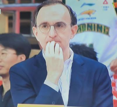 辽宁男篮季后赛备战阶段遭遇首发阵容搭配难题，主教练乌戈已提前启动季后赛...