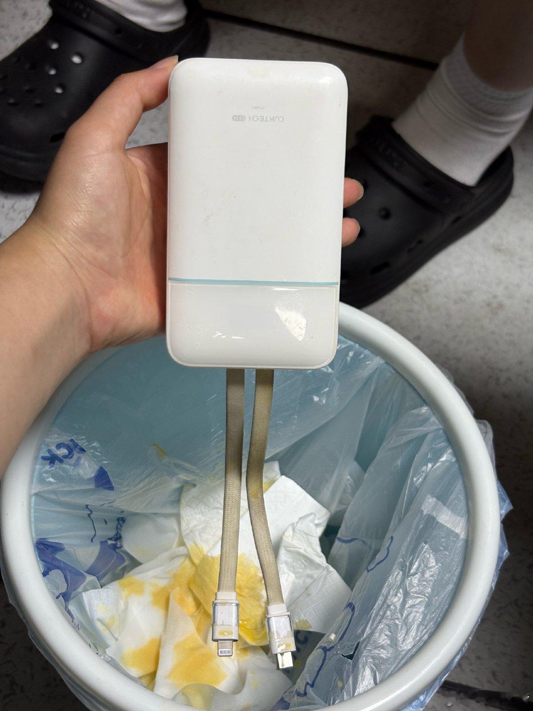 充电宝：这才是世界上最绝望的死法。。。 ​