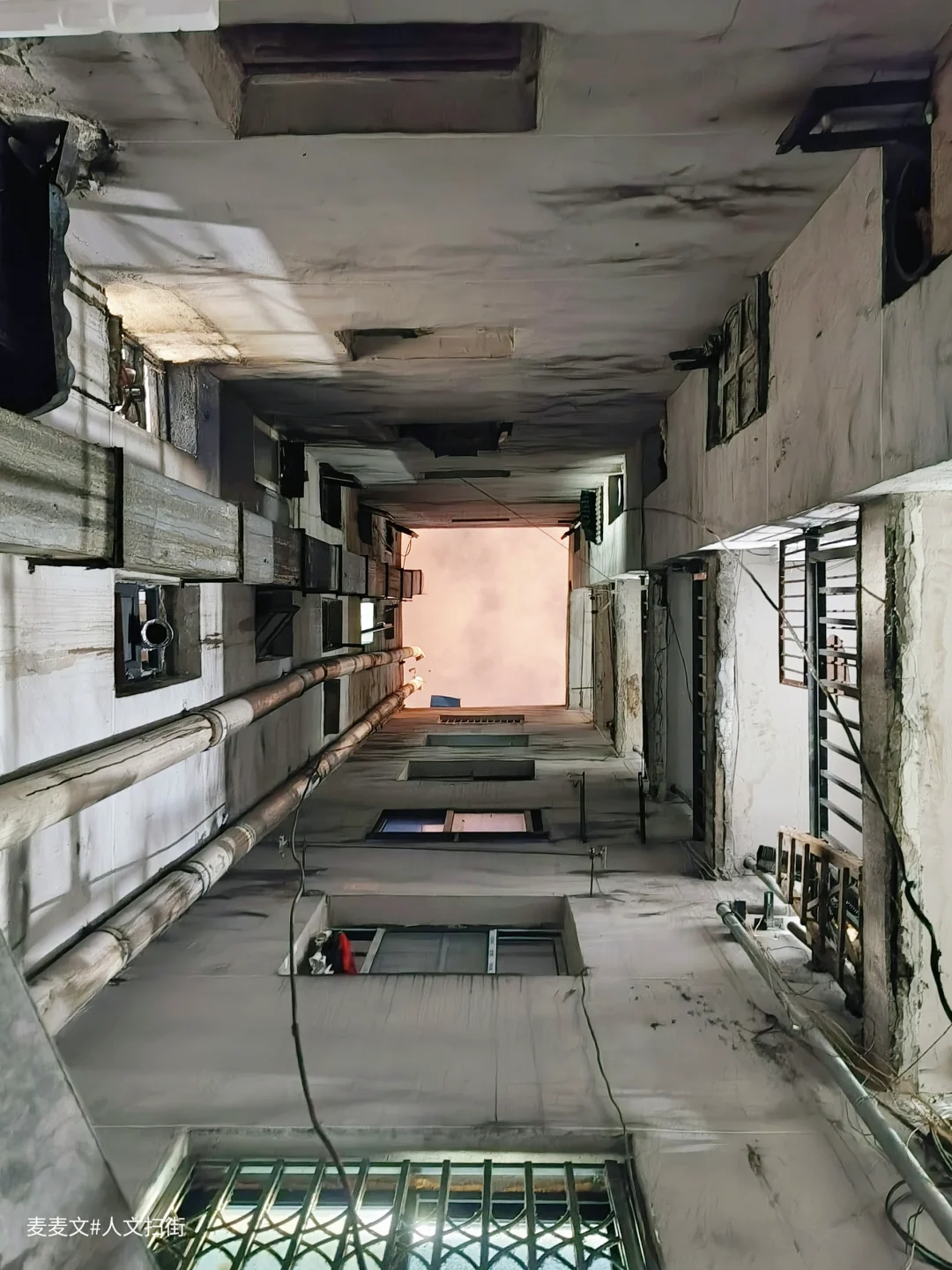 【渝中】繁华解放碑惊现80年代天井筒子楼