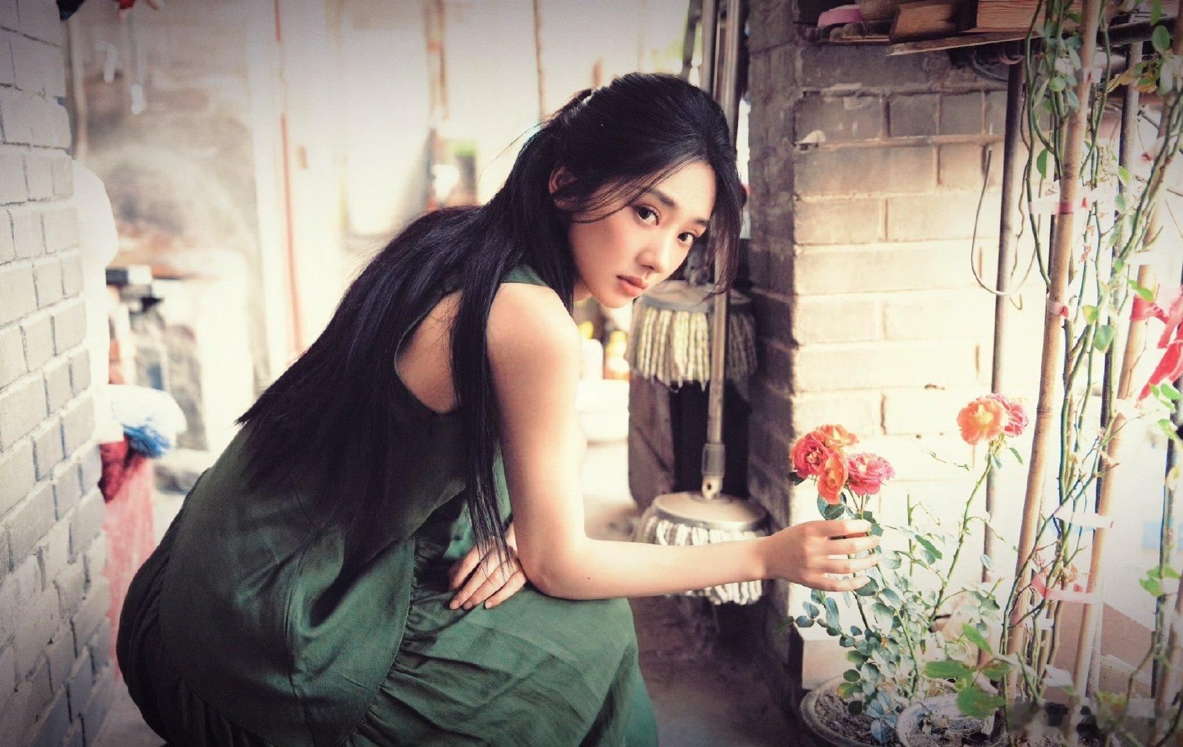 我们一个像夏天一个像秋天✧₍^˶- ˕ -˵^₎✧#夏天y[超话]##秋天##王影璐##苏晓彤##胡同[超话]##金秋天# ​