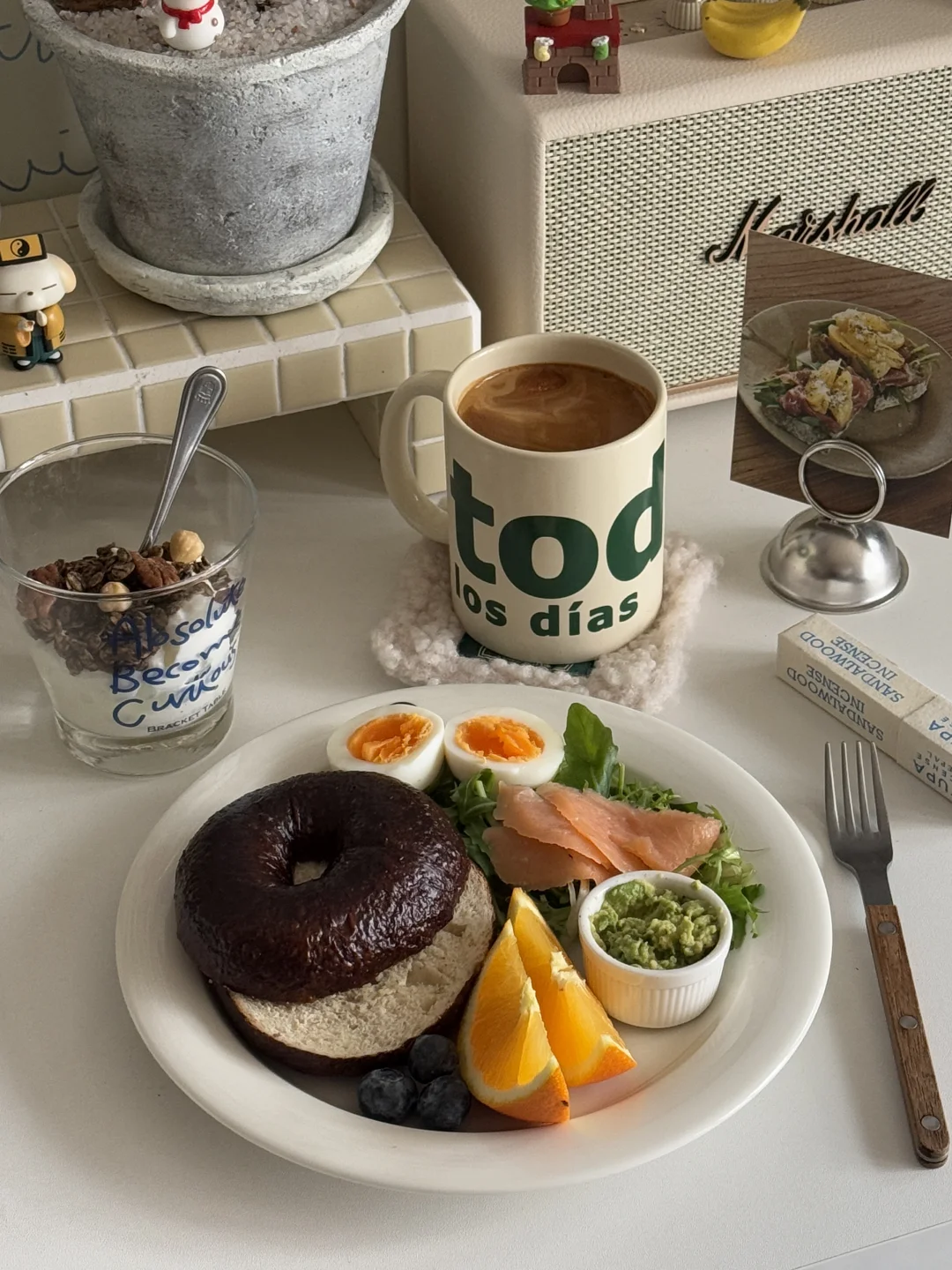 休息日的早午餐｜烟熏三文鱼贝果三明治🥯