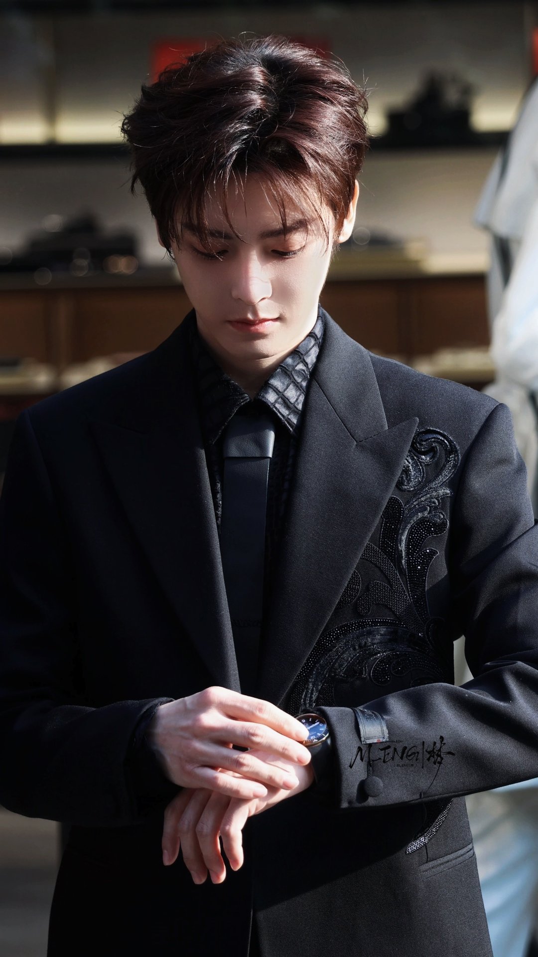#侯明昊[超话]#  
财阀老公回国给我撑腰版
#侯明昊#  | #侯明昊官宣郑州演唱会# ​