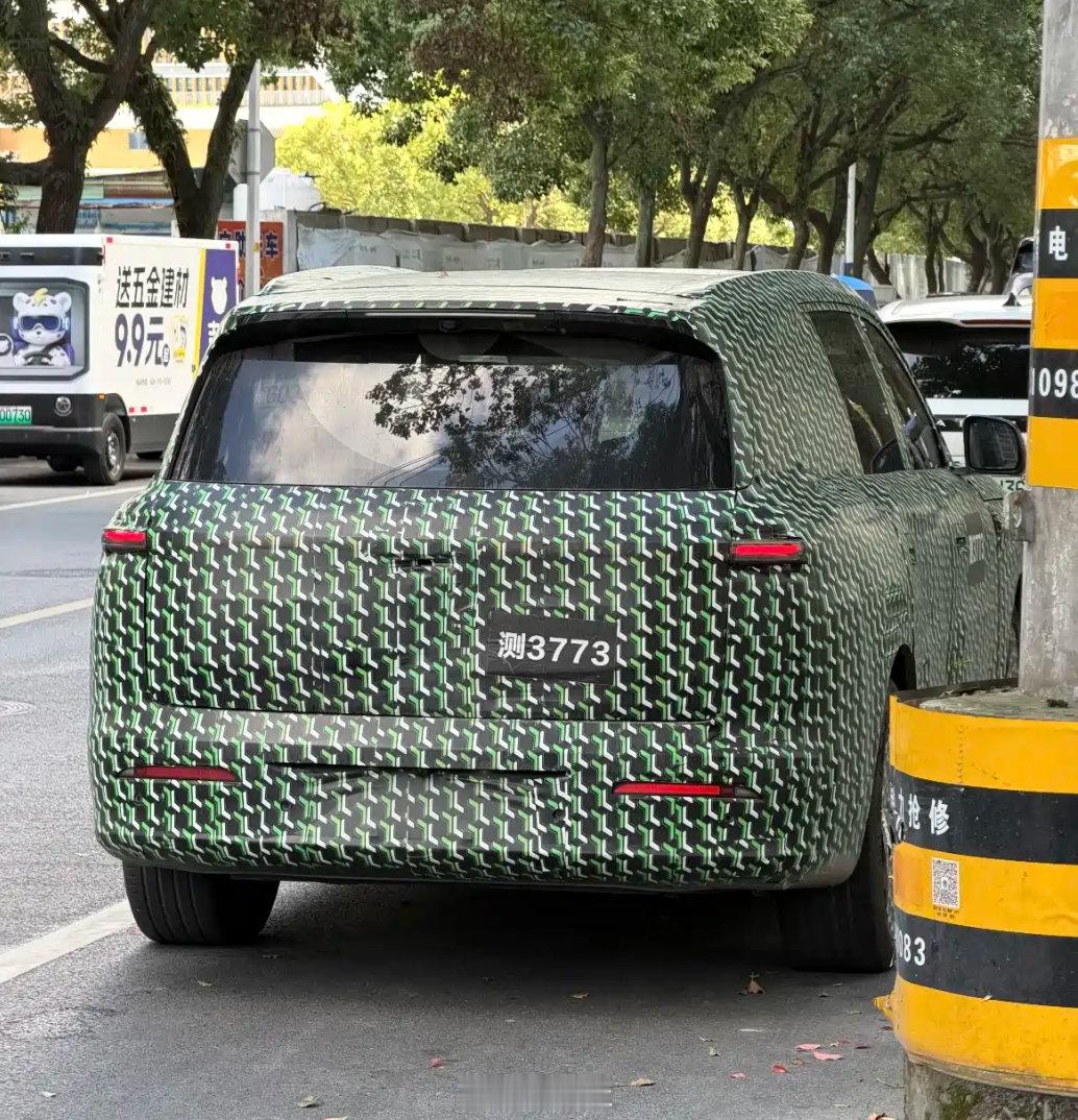 零跑C18伪装谍照流出，定位C16与D19之间的大空间增程SUV#新车资讯##新车速递# ​