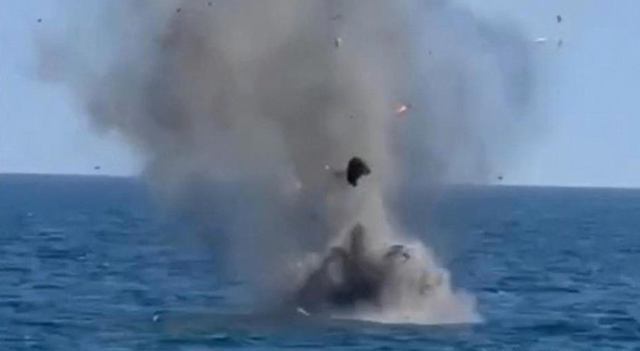 罗马尼亚空军紧急起飞2架F-16，在黑海专属经济区靠近海王星阿尔法钻井平台的位置，用机炮敲掉了一架小型海上无人艇。那里距离康斯坦察大概80海里，先是一艘商船发现漂流无人艇，报给军方，战斗机赶到后直接开火命中。之后海军派了一艘船拉着爆炸物处理专家去现场检查，任务还在进行中。
早些时候，罗马 ​
