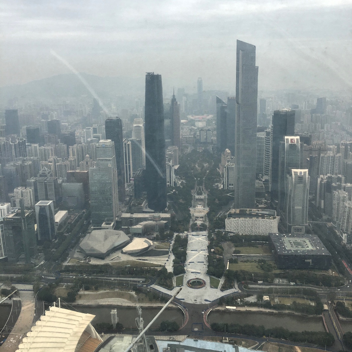 要想体验广州最摩登最壮观的城市景观，一定是在珠江新城，这里是华南地区重...