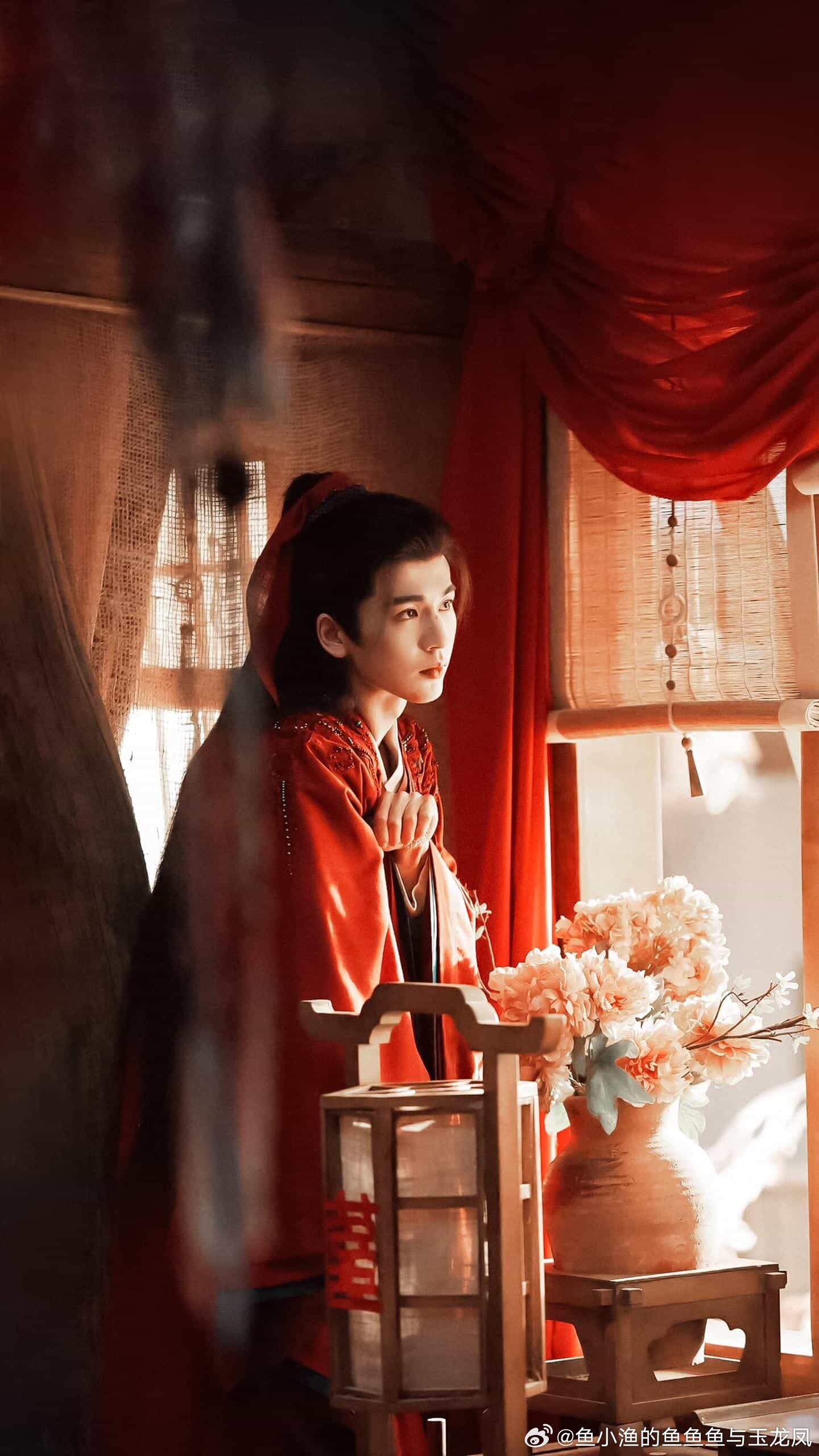 华为的鸿蒙系统，真的是让人爱不起来，下载任何一个app，都要经过那个华为账号才能下载，我们买的是一个手机，服务我们呢，不是买一个特工或者间谍回来，而且比如下了一个APP叫做苏宁易购，只是拿这个APP做例子哦，如果连续一周没登录的话，下一周就会，你们会被踢出来，重新登录账号和密码，烦不烦呀 ​