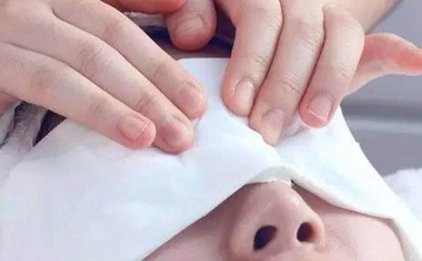 教大家一个简单便捷省钱的眼部热敷方法