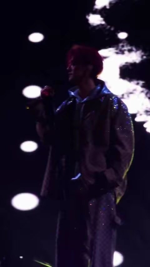 鹿晗发文回应直播发型，原来是在养头发备战下月音乐节 ​