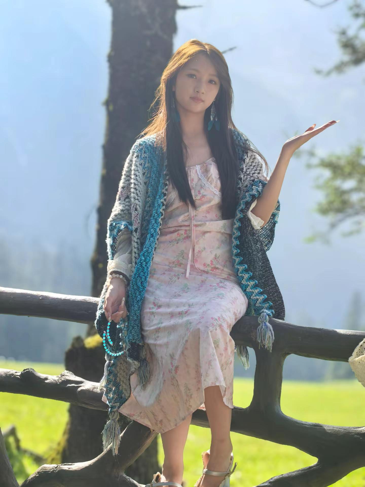 <p>甜美女孩 <!--{img:0}--><!--{img:1}--...