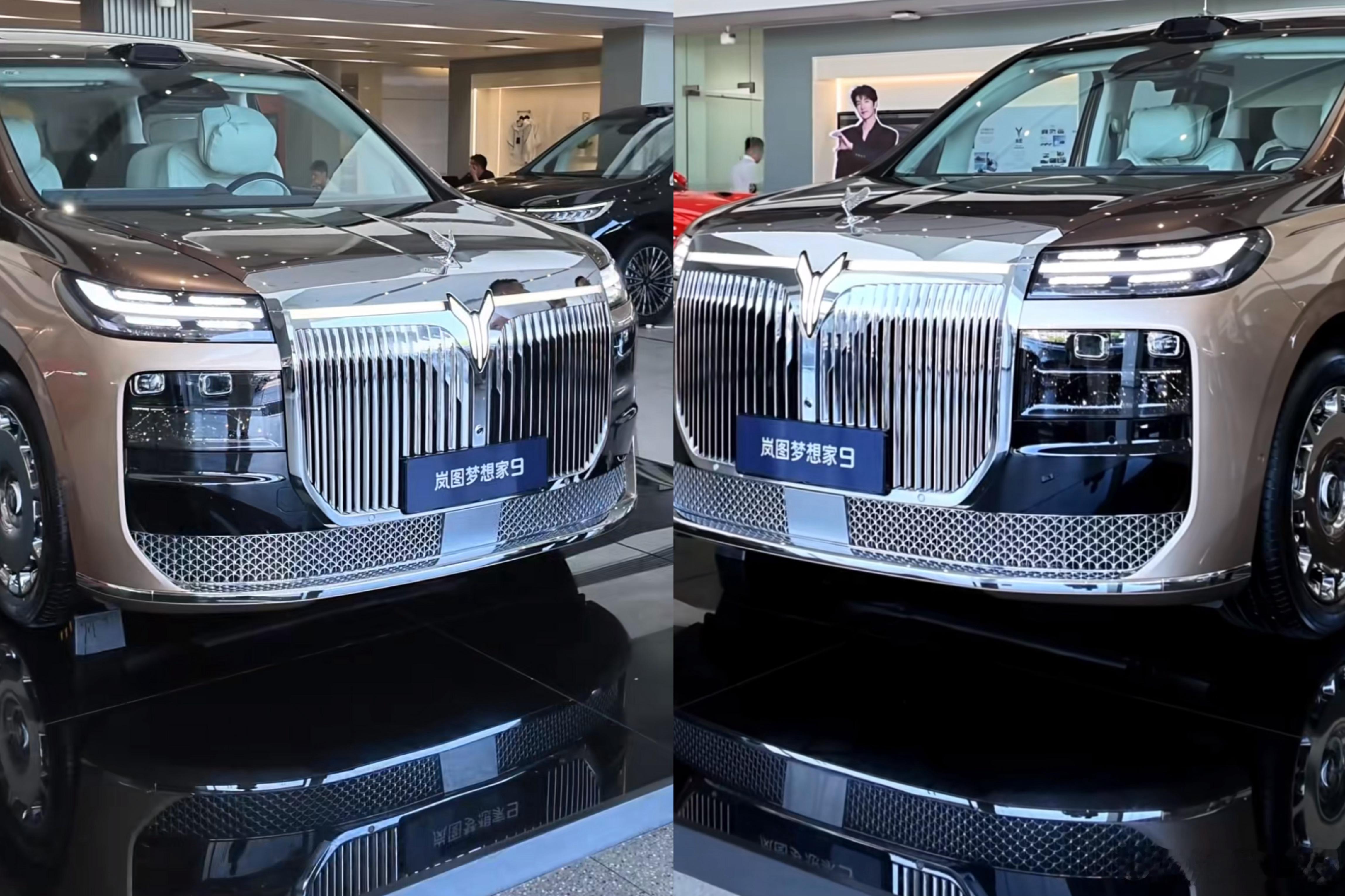 #岚图汽车##岚图梦想家9##车主推荐#
陪朋友去门店看梦想家9，一进展厅就它最显眼。车头那个升降立标缓缓升起，仪式感直接拉满。
悬浮轮毂很有气势，停在那里就不一样。
坐进车里，中控双大屏铺开，操作流畅。
中排座椅能旋转，跟家人面对面聊天挺方便，旁边还有智能调节屏。
第三排居然能躺平，不是摆 ​