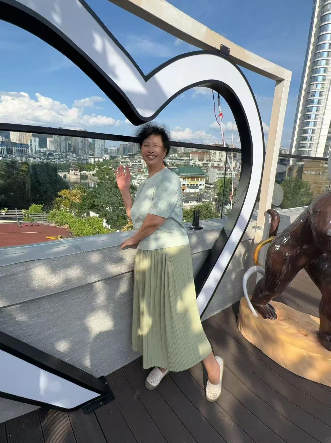 <p>优雅女人 <!--{img:0}--><!--{img:1}--...