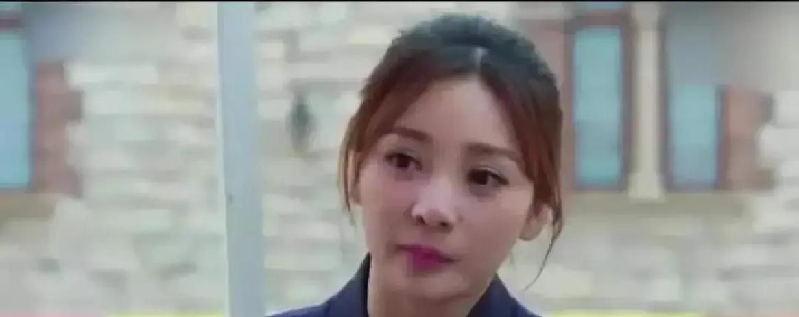 说起娱乐圈里的女神收割机

很多人可能都纳闷，冯绍峰平时看着不显山不露水的，到底凭啥能让那么多大美女倾心

其实你要是翻出早年间的一期真人秀，大概就能摸清这里面的门道

当时柳岩去当飞行嘉宾

那时候她身上的争议还不小，录制现场的气氛一度有点微妙

几个男嘉宾不知是有意还是无意，话里话外带着点挤兑的
