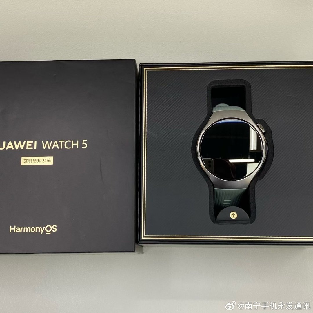 华为手表Watch5绿色42mm
外观98新带全套配件
在保到27年4月4日  ​