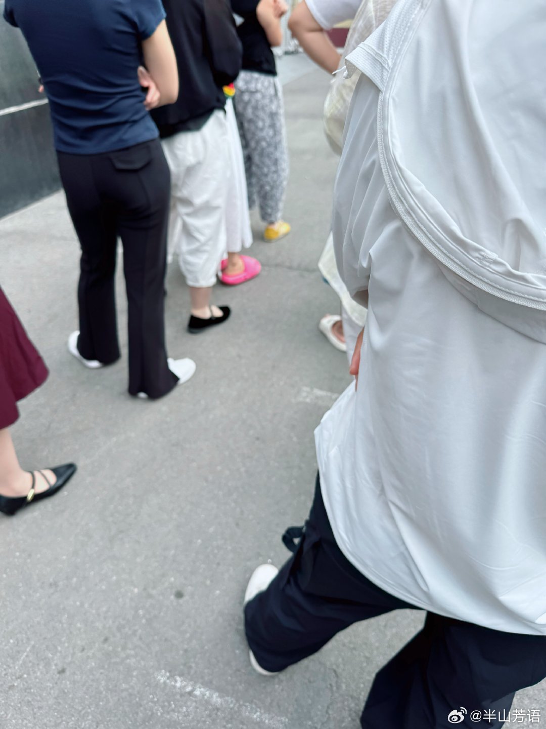 #生活手记# 
冲了一杯咖啡哄自己运动了45分钟
本来是要运动一小时的
但朋友一个电话唠了几十分钟
本来想要早点运动早点出门接娃的
结果又排在后面了

#iPhone18ProMax机模上手视频#有折叠屏啦 ​