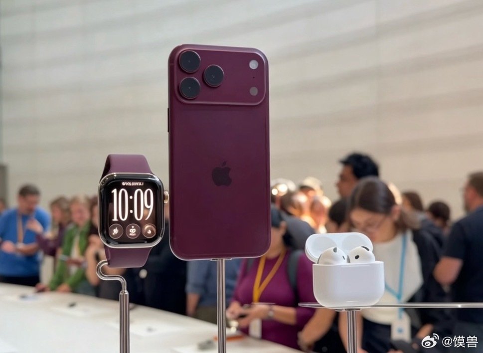 #iPhone18Pro勃艮第酒红色卖爆了#说明了什么，说明现在的市场很好啊，涨价1000，依然抢购，抢购就抢购还能抢断货。

那些说市场不好的厂商可得反思反思，为什么人家产品就能这么火，自己家就不行，该不会是因为定价太低了吧！ ​