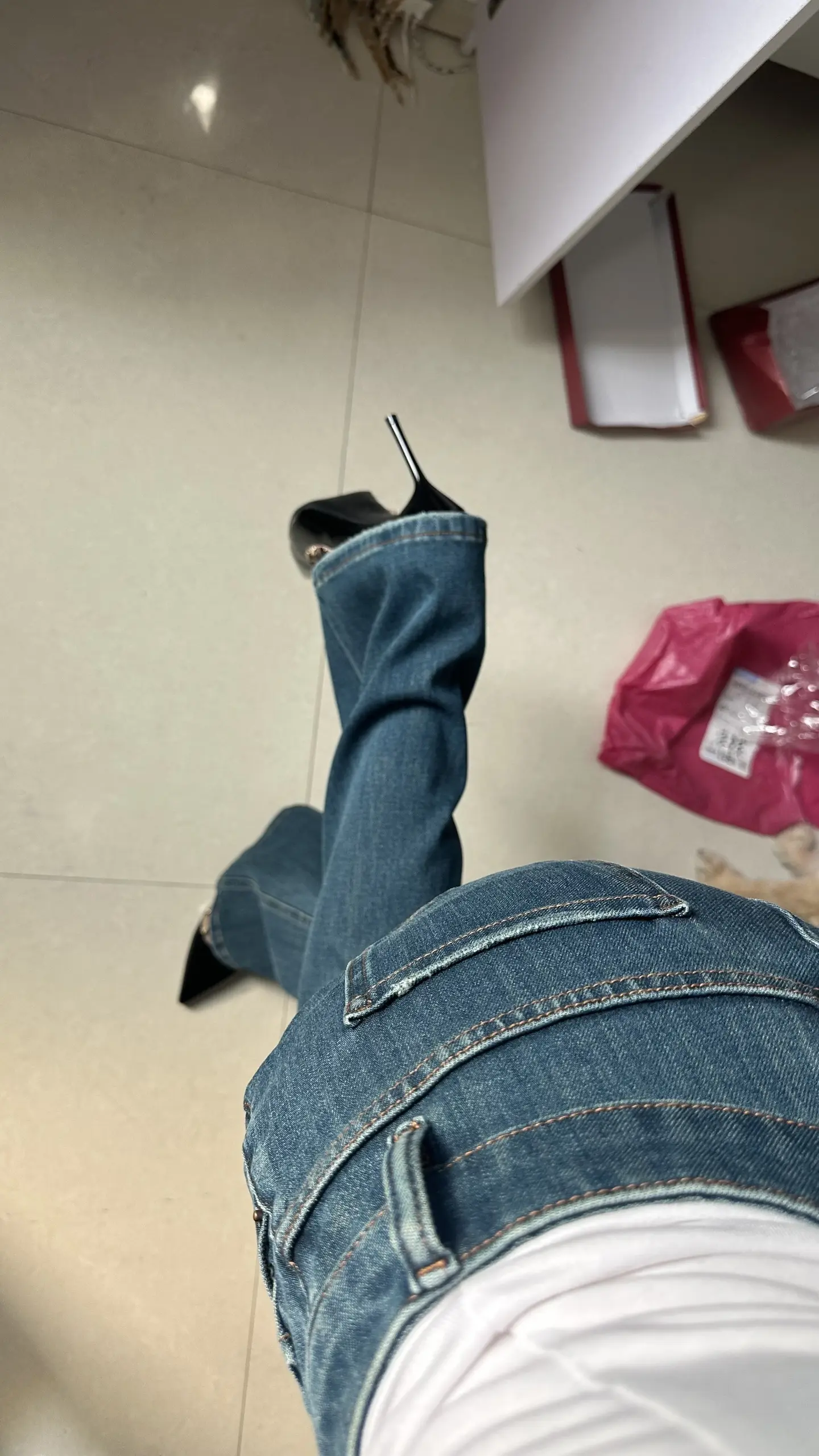 闺蜜 你自己穿勃肯鞋吧 我已经是喇叭裤➕高跟鞋的成熟女人了