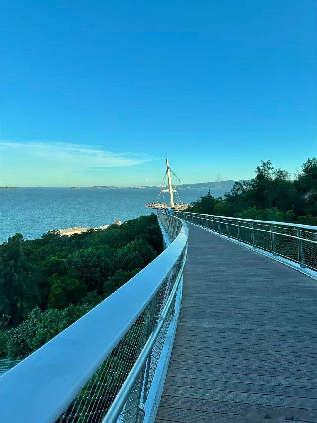 户外旅行总怕内存卡损坏弄丢素材，全程同步备份到百度网盘就很安心。沿途拍到的山野与日落实时存进云端，哪怕设备出意外，一路的风景与感动也都稳稳留住。
#百度网盘高光时刻#百度网盘 ​