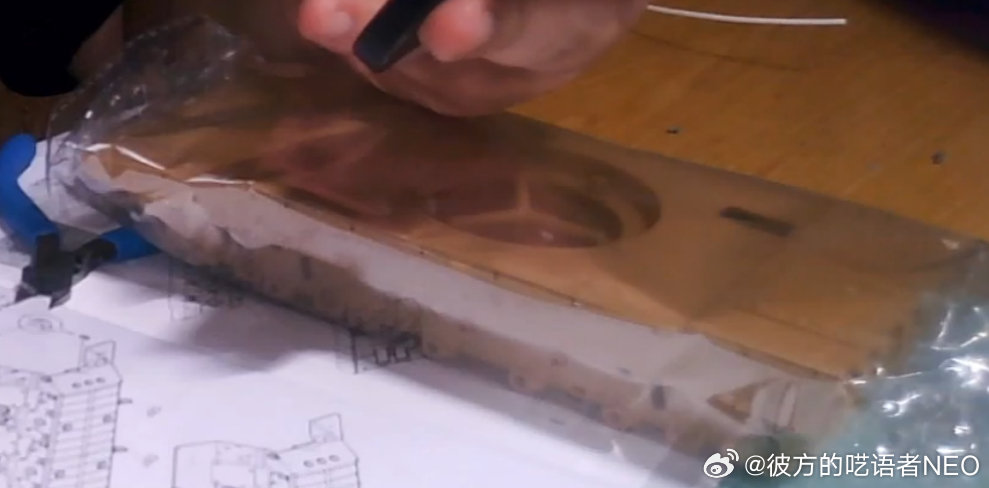 zimi在其直播间公开了百式坦克的车体主要构件，以及百式坦克和支援车的车体侧面构件
目前是第四家了，不知道会以怎样的配置和价格出货 ​