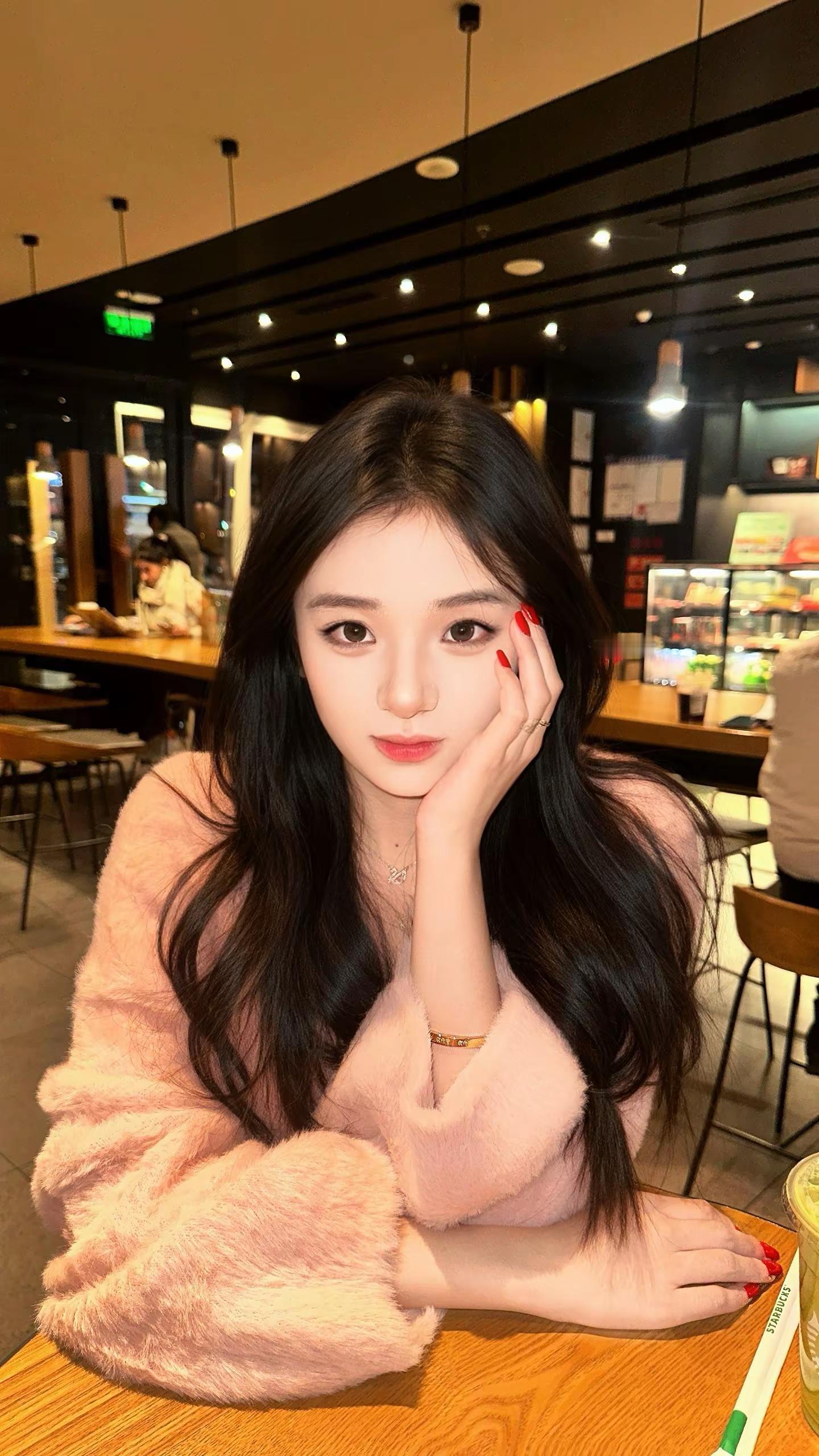 明艳的女人欲望写尽  微微皱眉也是调情