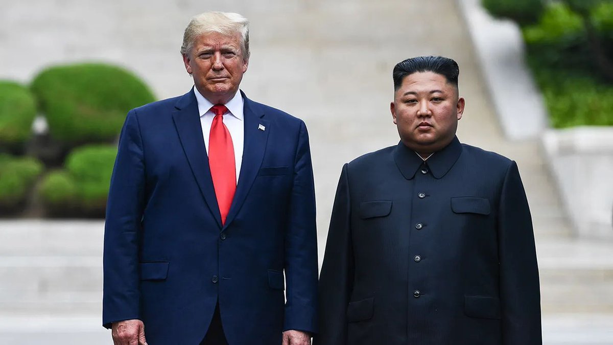 特朗普对金正恩的策略全靠“示好”，而金正恩的回应全是导弹试射。

朝鲜试射了一枚中程导弹，一名前美国情报分析师表示，这款导弹的射程足以覆盖关岛、阿拉斯加部分区域以及日本全境。

试射数小时后，特朗普在俄亥俄州的竞选集会上称自己和金正恩相处十分融洽，坦言和手握这么多核武器的人搞好关系总 ​