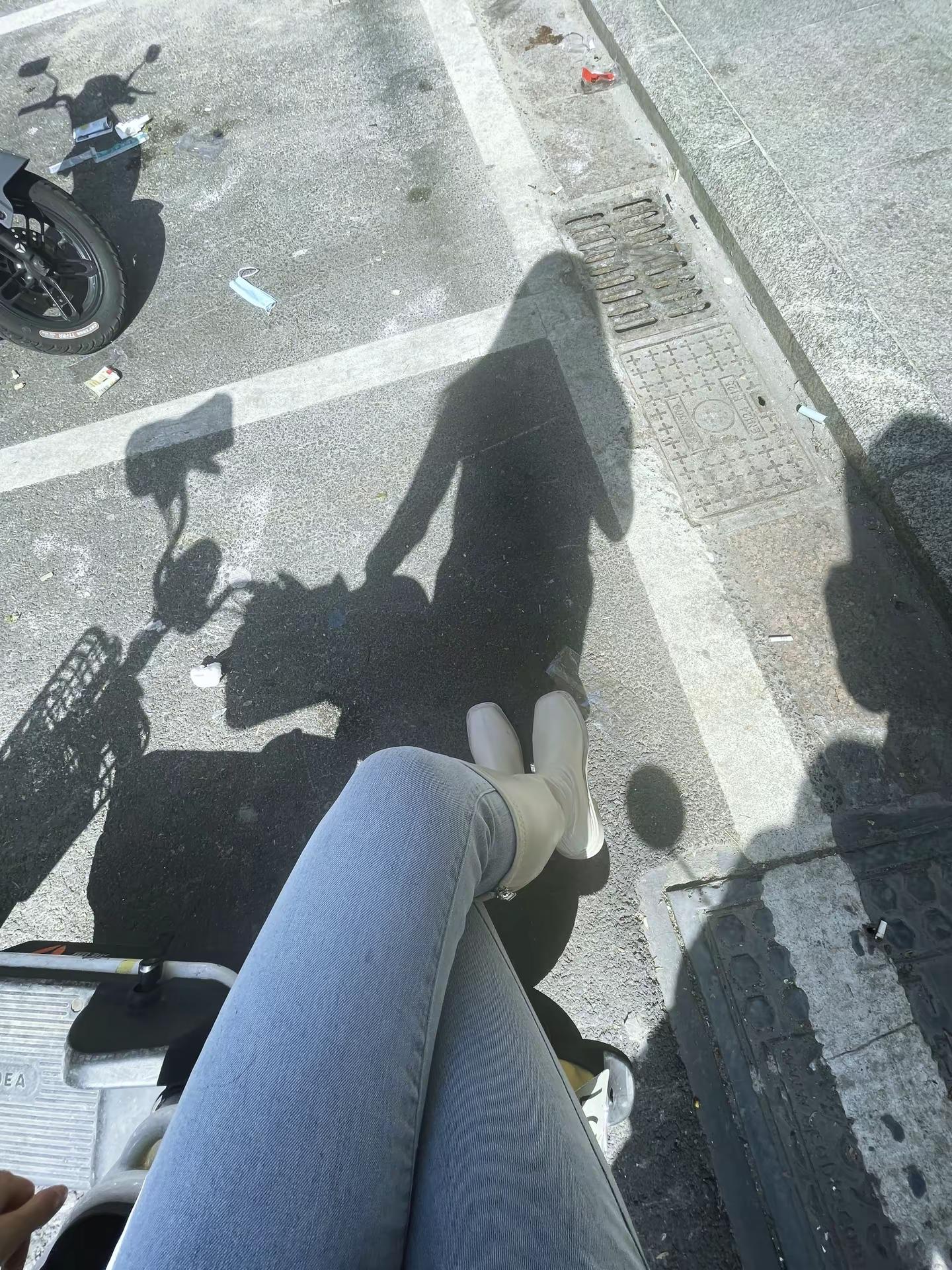 去找你的黑丝叭，姐只会穿裤子👖