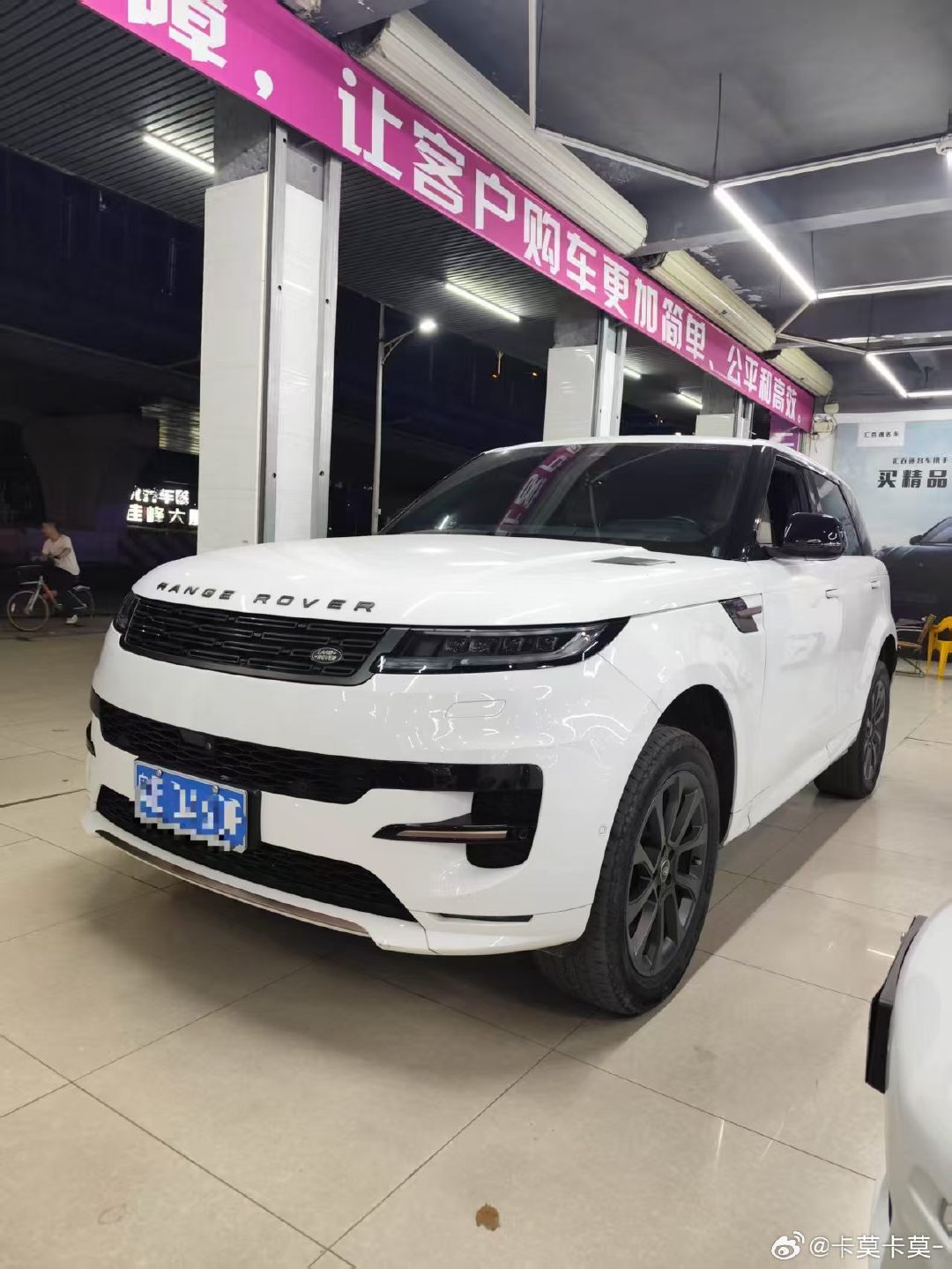 拿下[加油]24年路虎揽胜运动版 400PS Dynamic SE，一手，原钣原漆，带车衣，实表4.9万，秒过三方！新车一百几万，[色]现在只要55.88万[勾引]有电吸门 座椅通风 ​