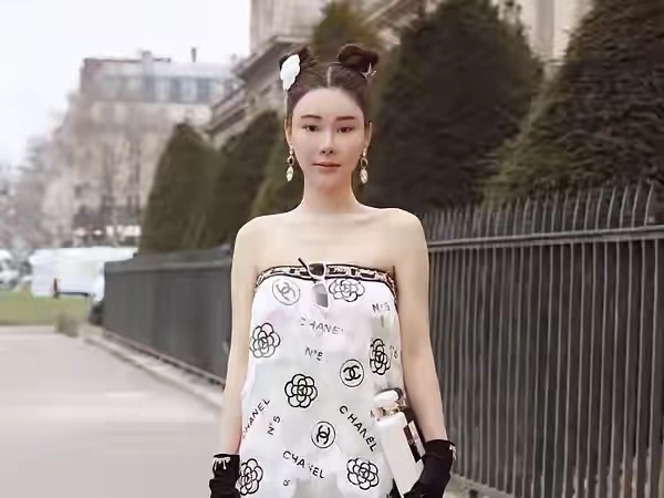 这样被害的死法太泯灭人性，可惜了，翻完蔡天凤的完整事件细节，到现在还觉得堵得慌。
她28岁，身家过亿，自己做时尚相关的事业，长得漂亮性格也软，连前夫一家早就脱离关系了，还在帮他们安排生活、给对方花几百万，甚至最后买豪宅都写了前公公的名字，就想着尽量周全所有人。
偏偏就是这份没底线的善 ​