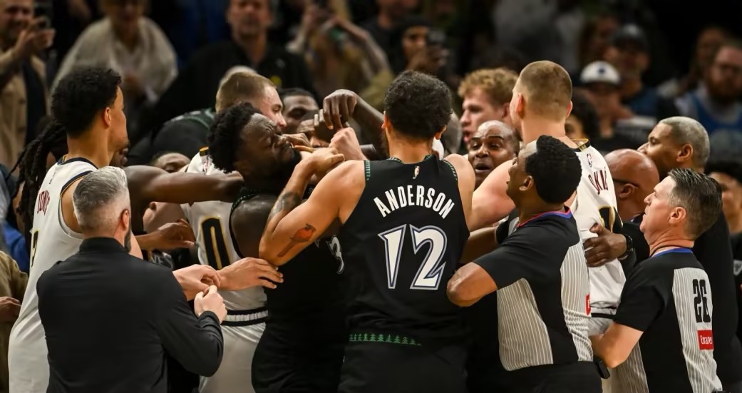 是季后赛刺刀见红、对总冠军极度渴望下的情绪爆发。森林狼残阵3-1领先...