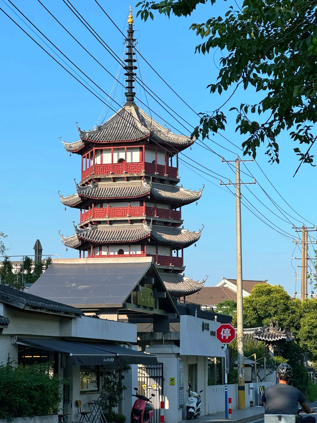 苏超假球迷南通4小时