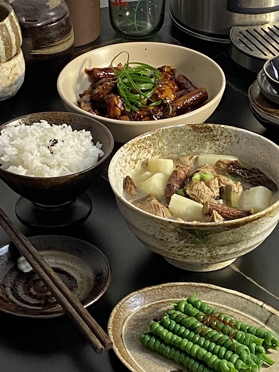 今日食谱📜五指毛桃肉骨汤 年糕鲍鱼 豇豆卷
