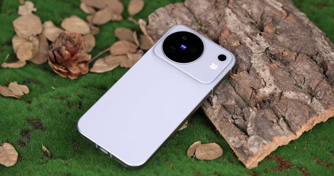 vivo新系统明天发布！AI能一句话帮你做旅行攻略，老手机也能升

9月16日，vivo OriginOS 7正式发布。这次不是换皮，是真的把AI做进了系统里。

最狠的是&