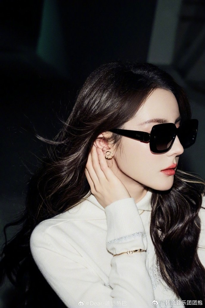 #秀场阵容这块儿还要看Dior# 格局直接打开！迪丽热巴、谷爱凌、李昀锐齐聚巴黎时装周，横跨影视、运动多元领域，阵容配置相当有分量，坐等秀场释出。 ​
