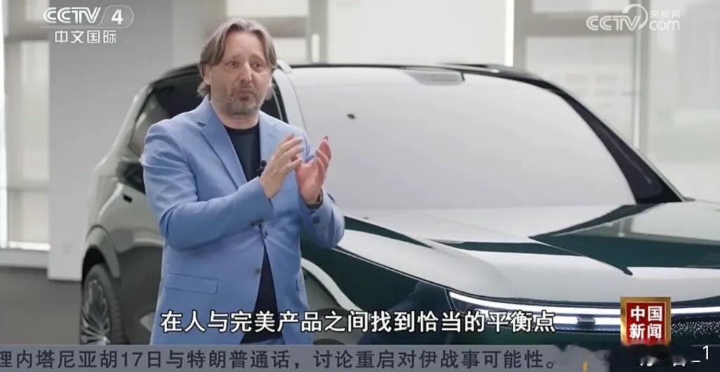 刷到布伦森绝平那球时，我正窝在车里，熄了火，车窗留条缝，放着一首很老的...