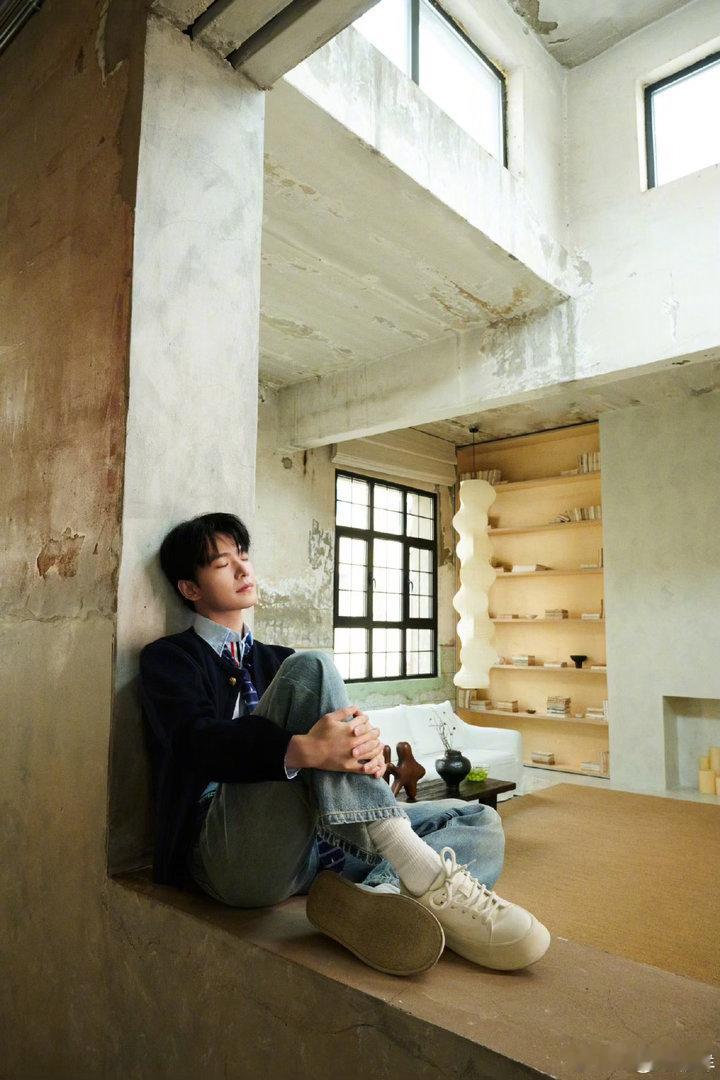 #杨洋[超话]##人生高光就开岚图追光s# ​