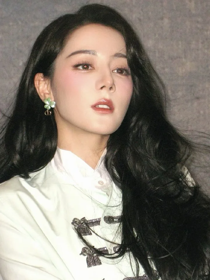 热巴大片💟驾驭多元穿搭格调