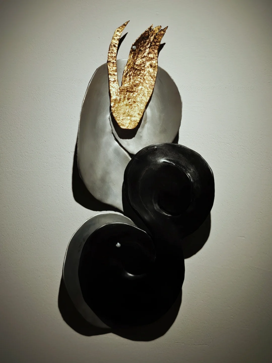 陆家嘴滨江工业遗迹中藏着的当代大漆艺术展