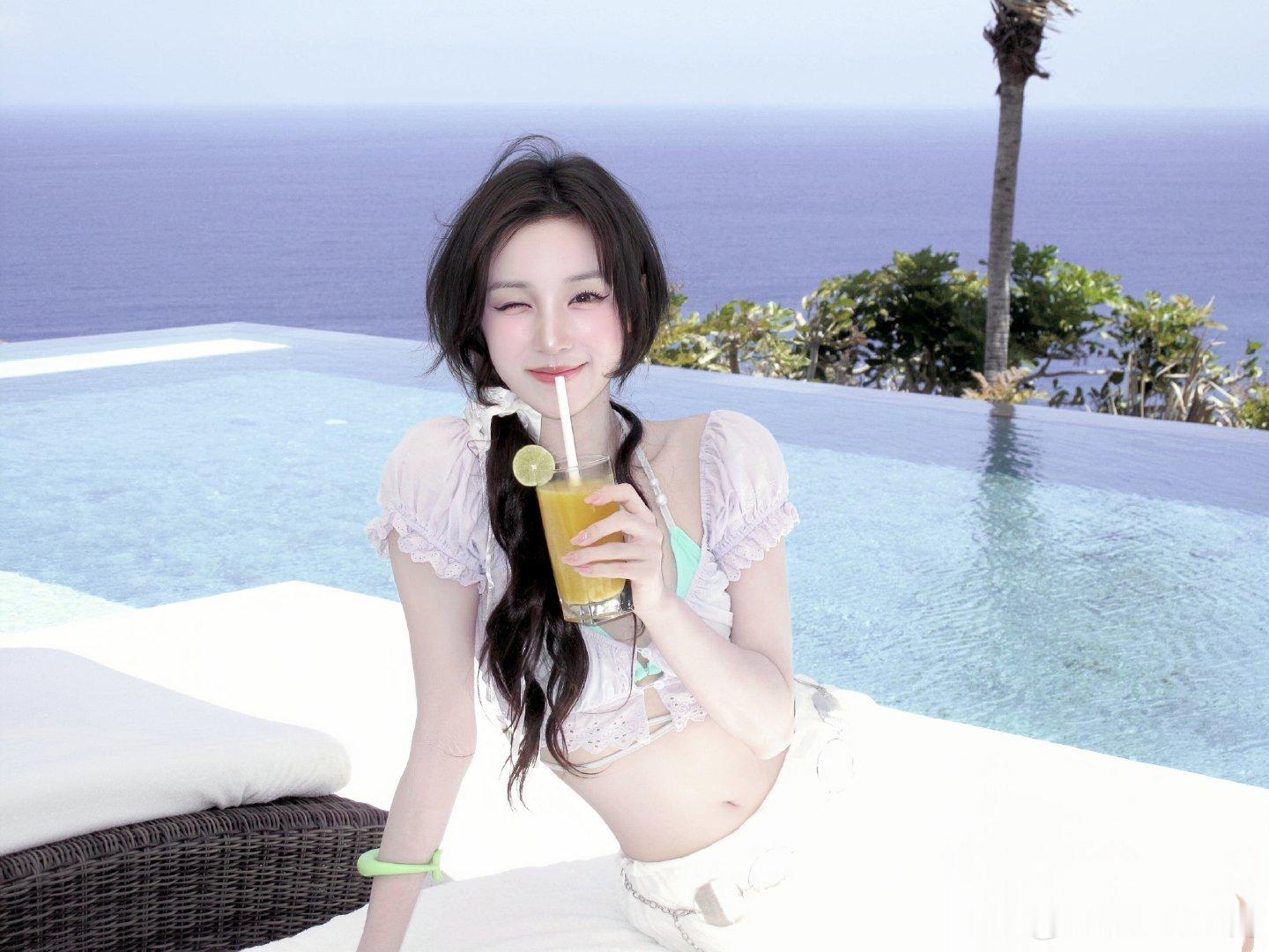 #宋雨琦[超话]# 
萌萌的 美美的 ​