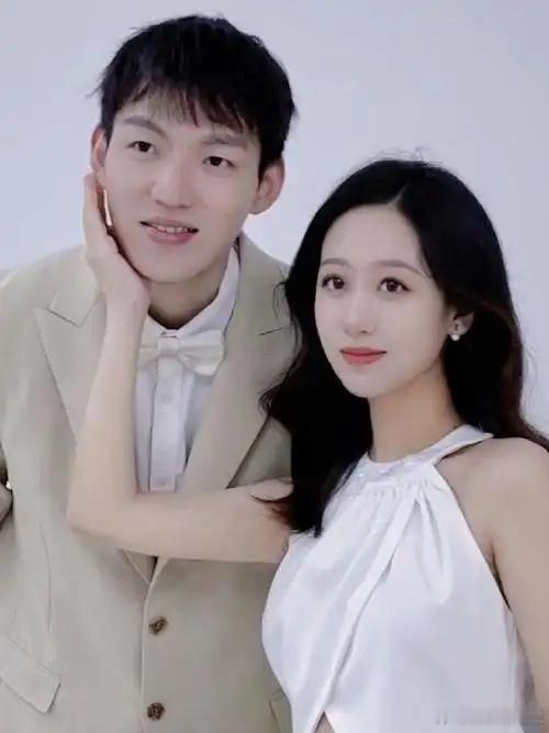被弃用，吴前离队？娇妻深夜表态不满，原因曝光，下家3选1浙江男篮的赛季...