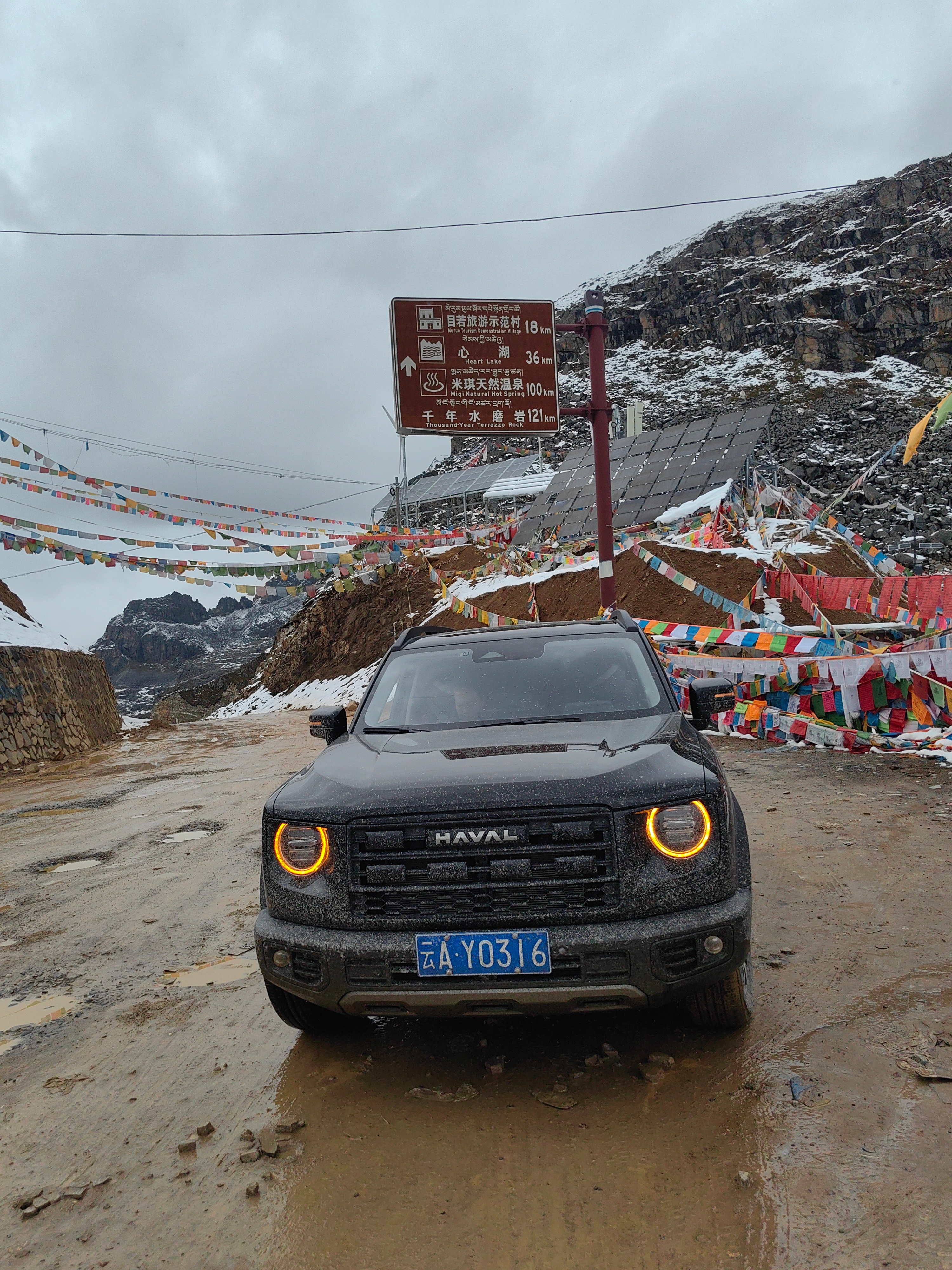 #西藏旅行#西藏之旅第26天。在福贡洗车。此次出行，一共洗过两次车，一次在拉萨休整时，另一次是现在回昆明途中。哈弗大狗边牧很给力，一路风雨（雪）无阻，昌都317的拦路，丙察察的三座大山，全都顺利穿越。明天在昆明，要保养，并换前挡风玻璃。 #在路上##冈仁波齐的呼唤#  ​