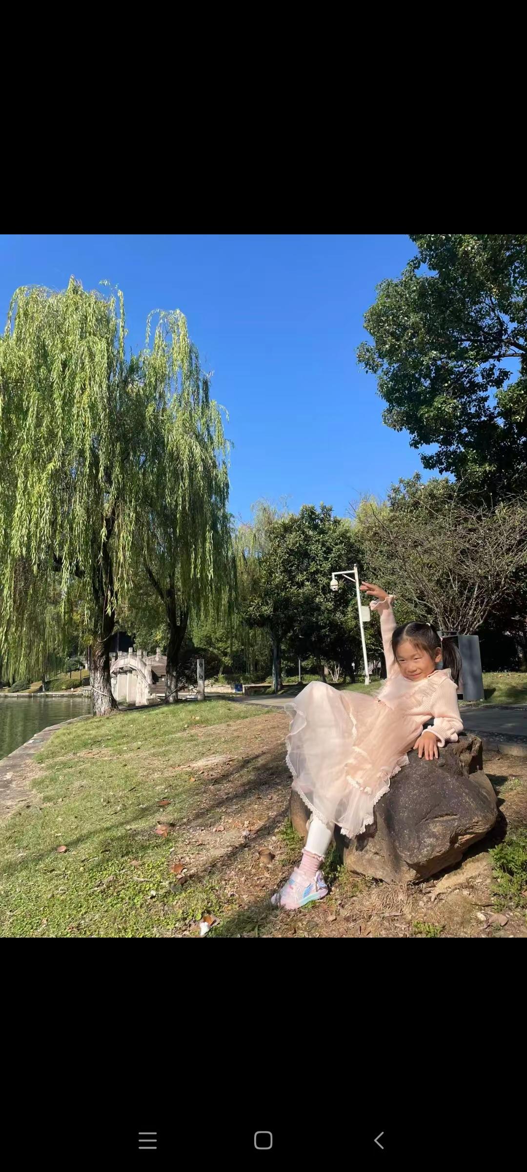 这位可爱，漂亮，善良，大方，温柔的小美女