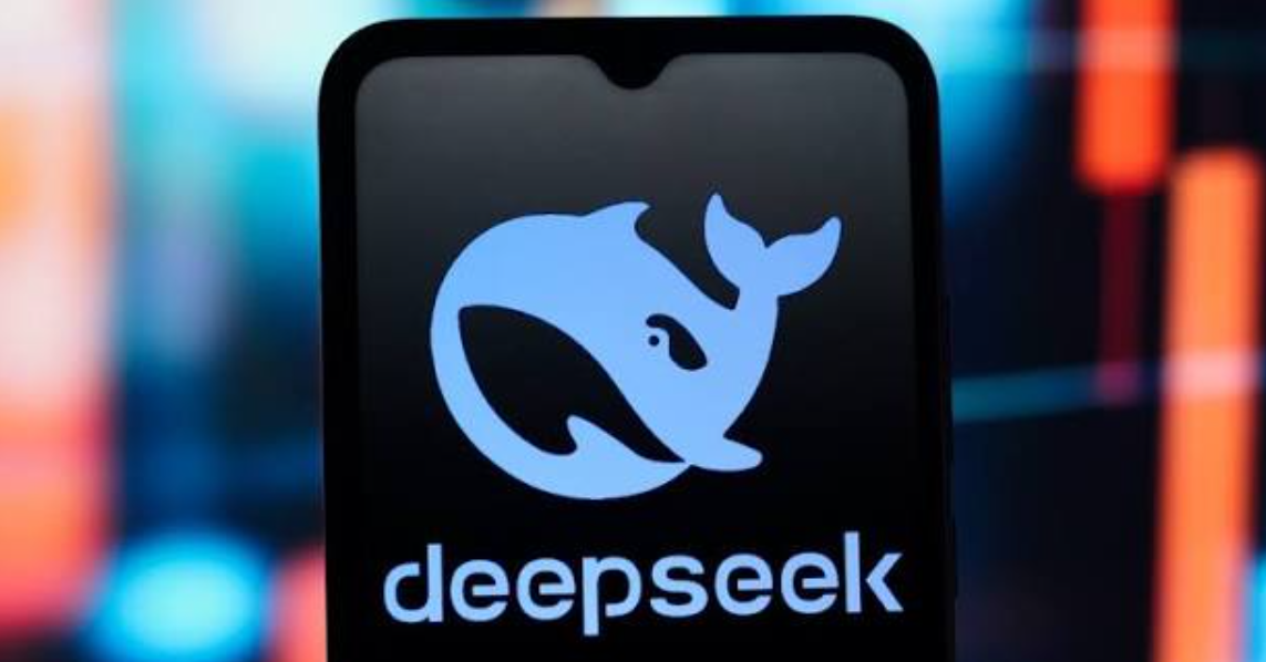 美国再次针对中国AI！竟然把deepseek给禁了，理由是它会把数据泄露给中国，有安全威胁？这是美国自己心虚了吧？

2026年10月19日，美国国土安全部在《联邦公报》上甩出一份事先没有任何风声的排除令，要求所有联邦民事机构把DeepSeek的产品从信息技术系统中连根拔掉，连第三方拿DeepSee