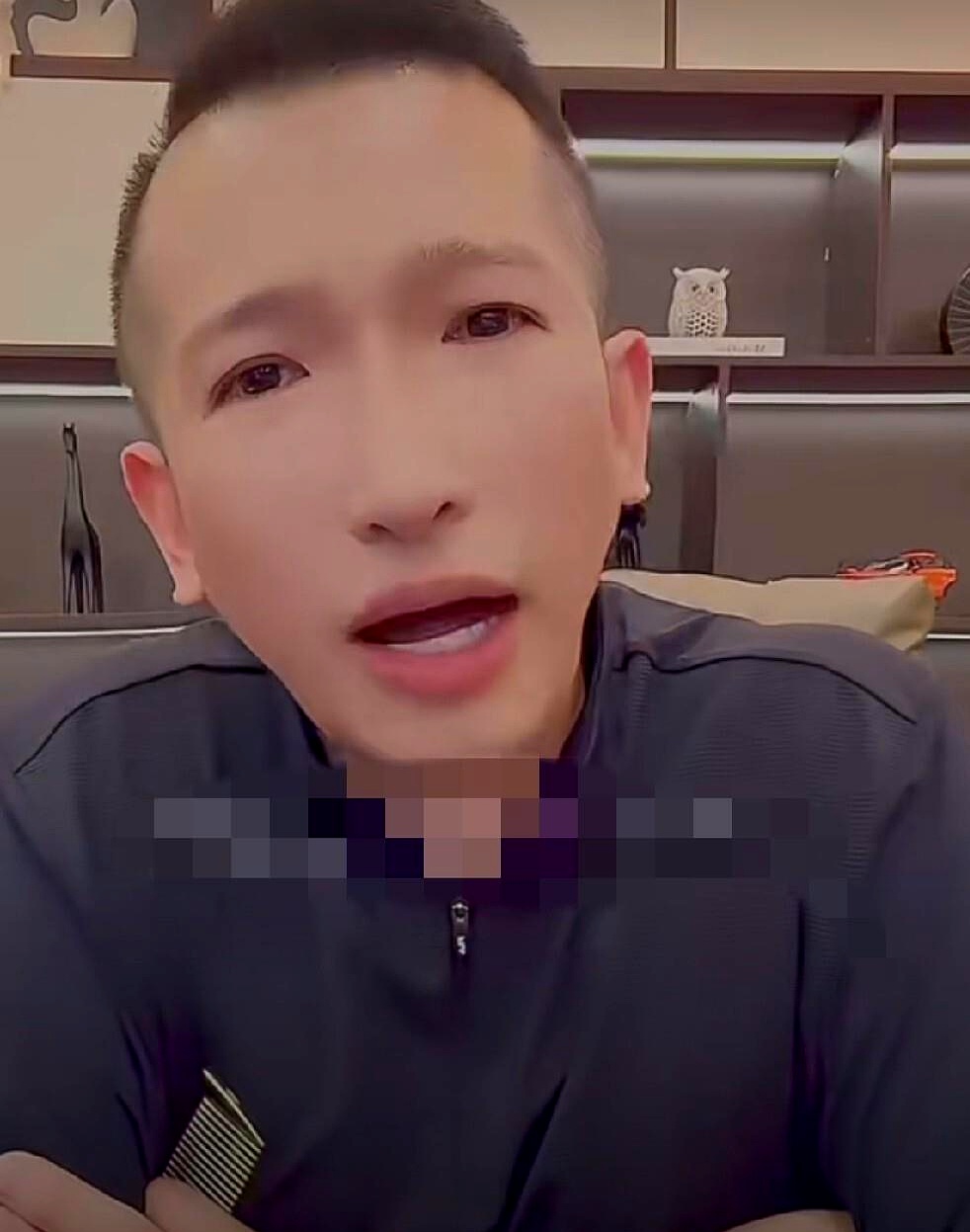 狗磊在直播间连骂了几个月，天天放话要明着干，结果吴迪一露面直接把底裤给掀了：压根没关注你，打心眼里就没瞧得起，连直播都是无意刷到的
 

这场面看着属实有点讽刺。大号被限了就开小号继续暗讽，天天嚷着要出手，结果对面连眼神都懒得给，直接劝自家粉丝别去接茬
 

网络上最扎心的从来不是互撕，而是你在这边
